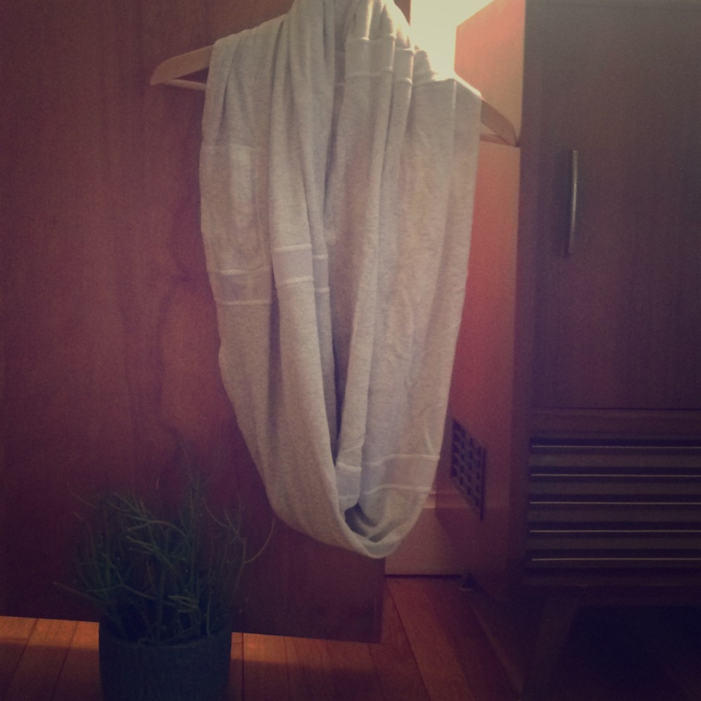 Lululemon infinity scarf